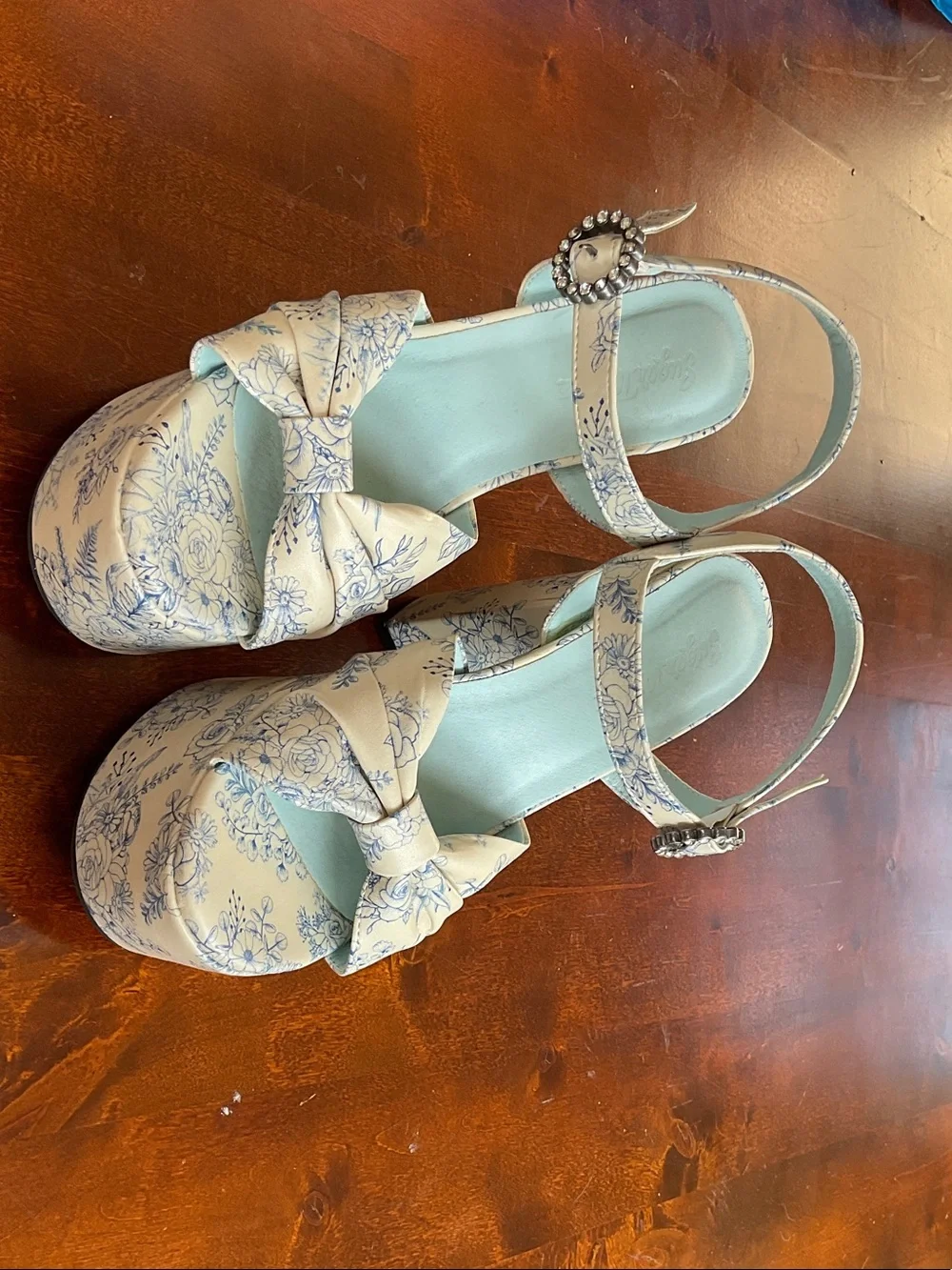 Sugar Thrillz Blue & White Floral Bow Platform Sandals